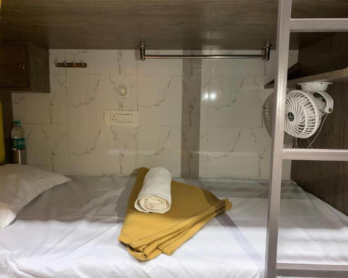 Neenava Dormitory Мумбаї Екстер'єр фото