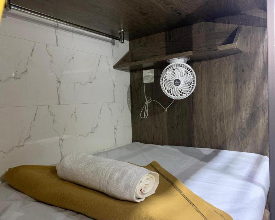 Neenava Dormitory Мумбаї Екстер'єр фото