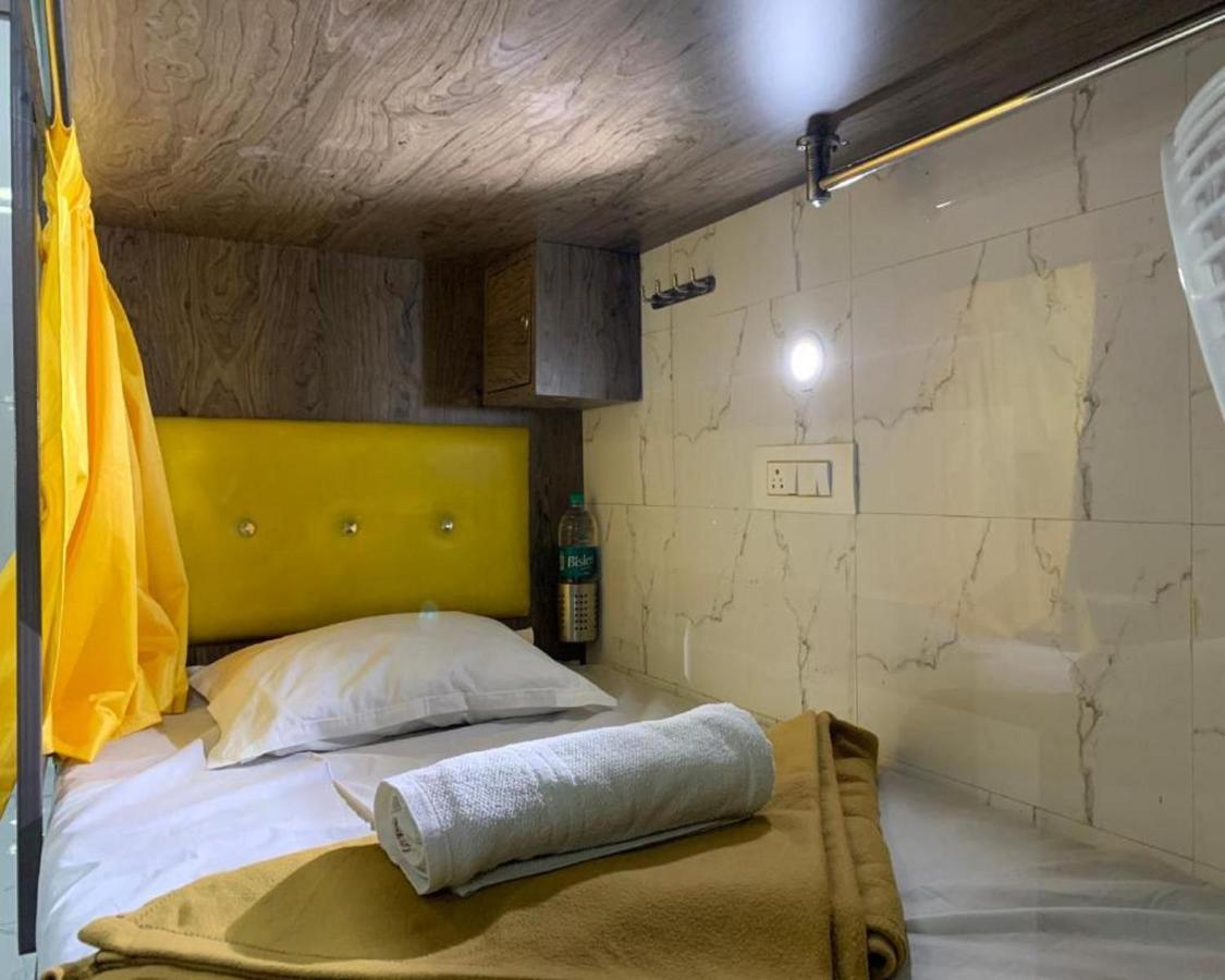 Neenava Dormitory Мумбаї Екстер'єр фото