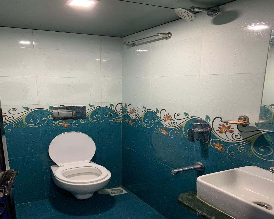 Neenava Dormitory Мумбаї Екстер'єр фото