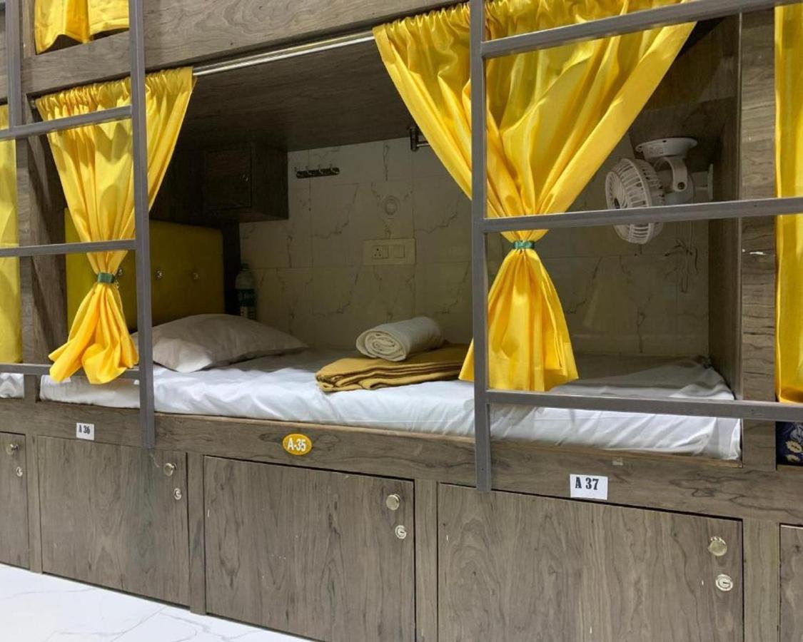 Neenava Dormitory Мумбаї Екстер'єр фото
